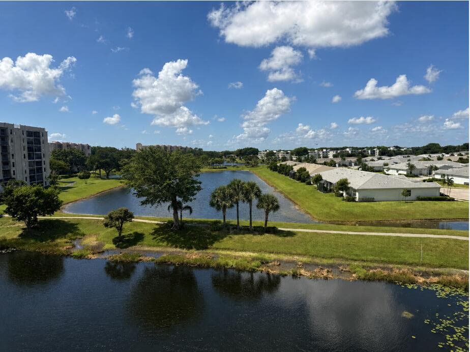 6866 HUNTINGTON Lane #504