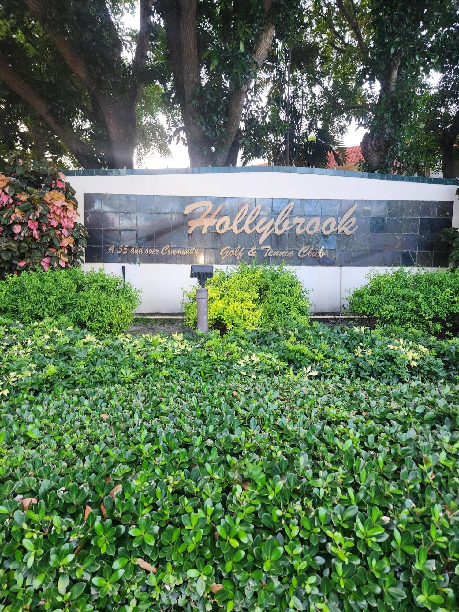 811 S Hollybrook Drive S #206