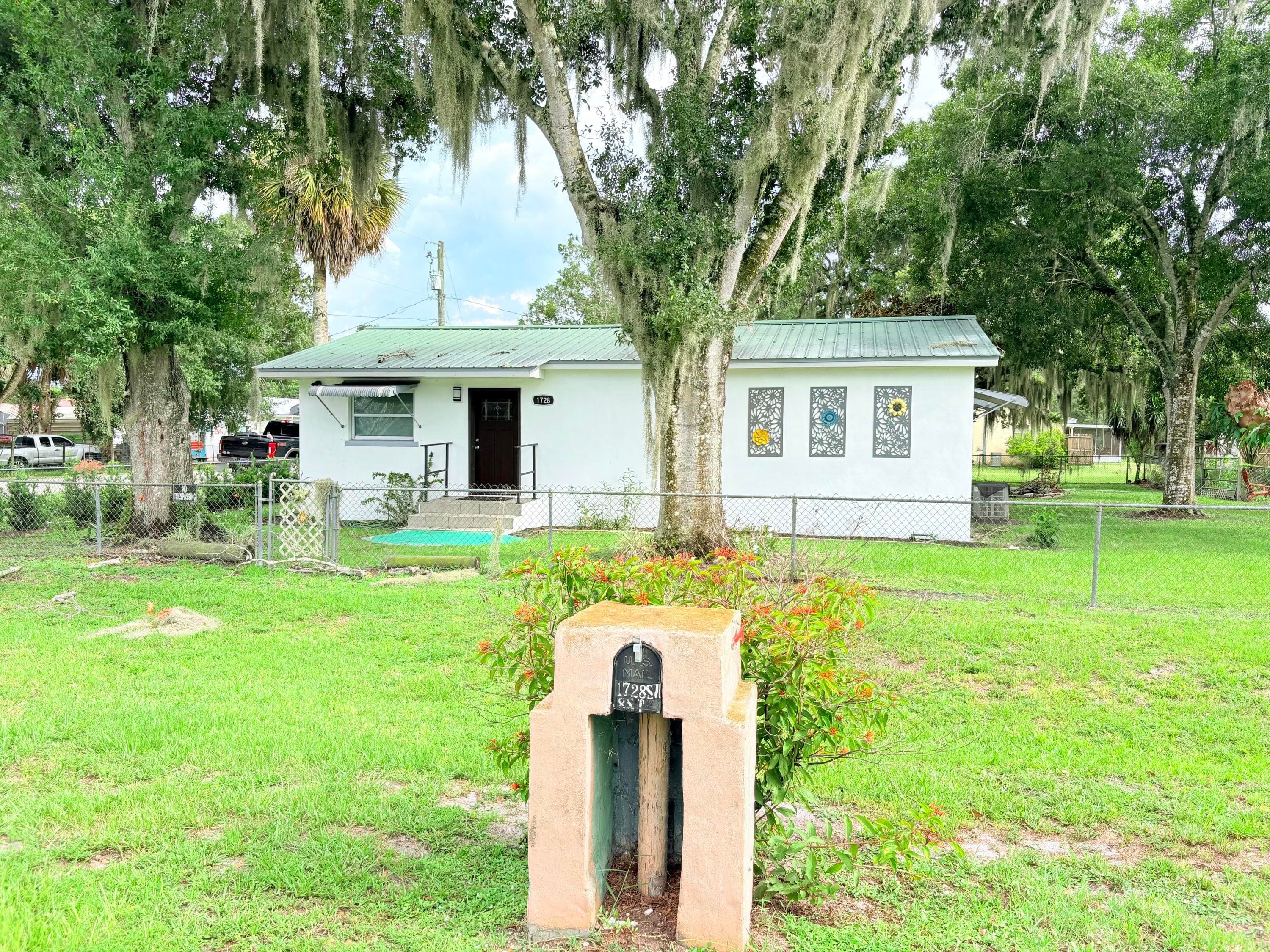 1728 SW 8TH Street