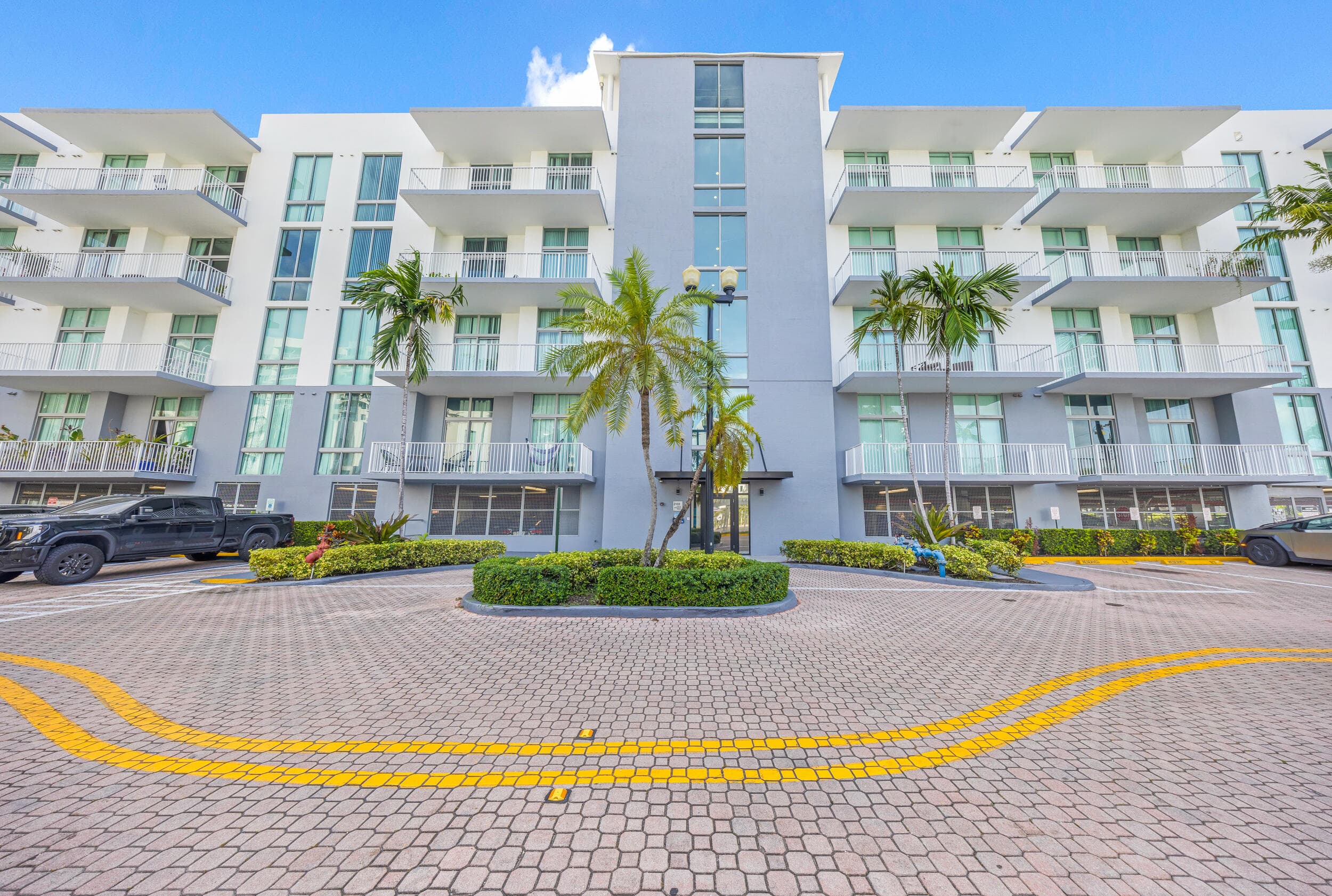 2100 VAN BUREN Street #206