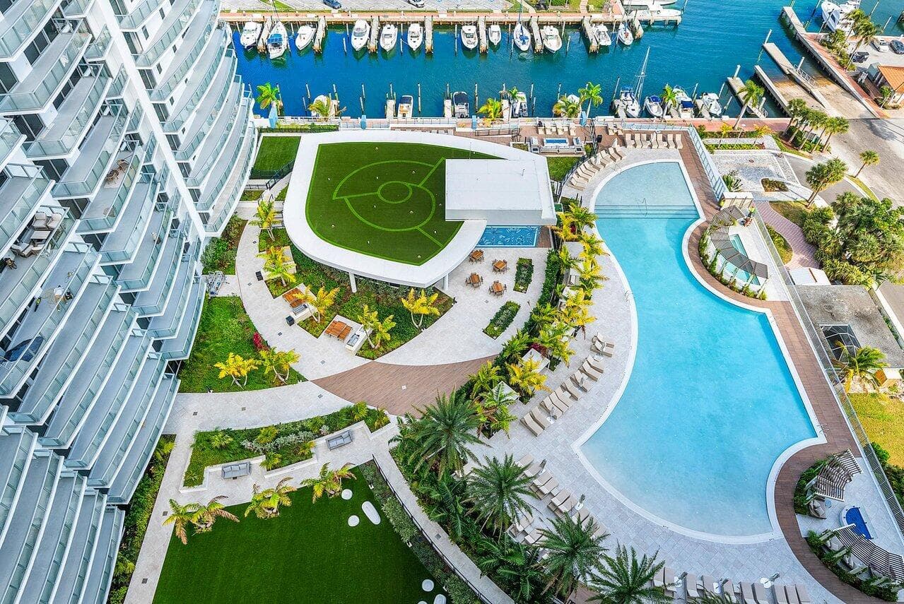 220 LAKE SHORE Drive #702