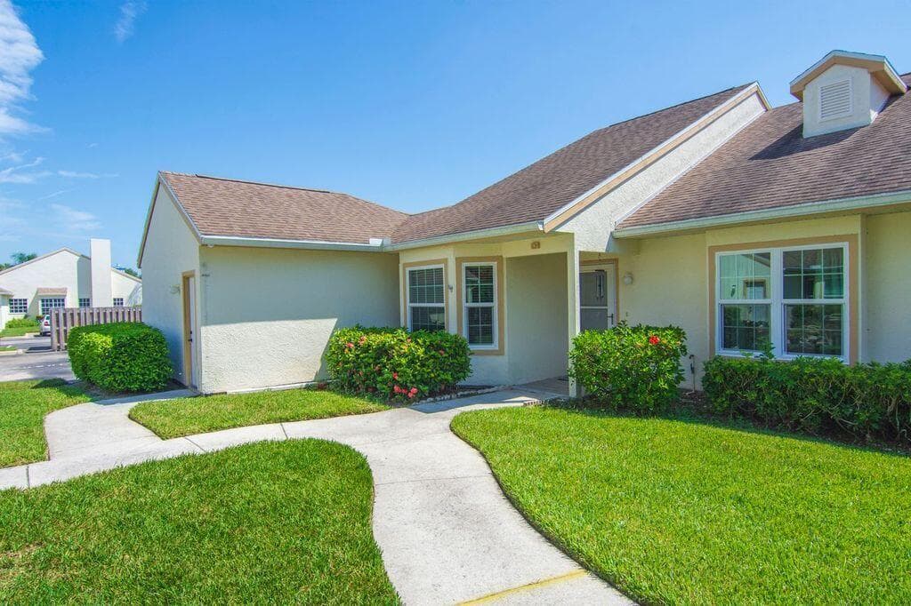 1828 AYNSLEY Way #1