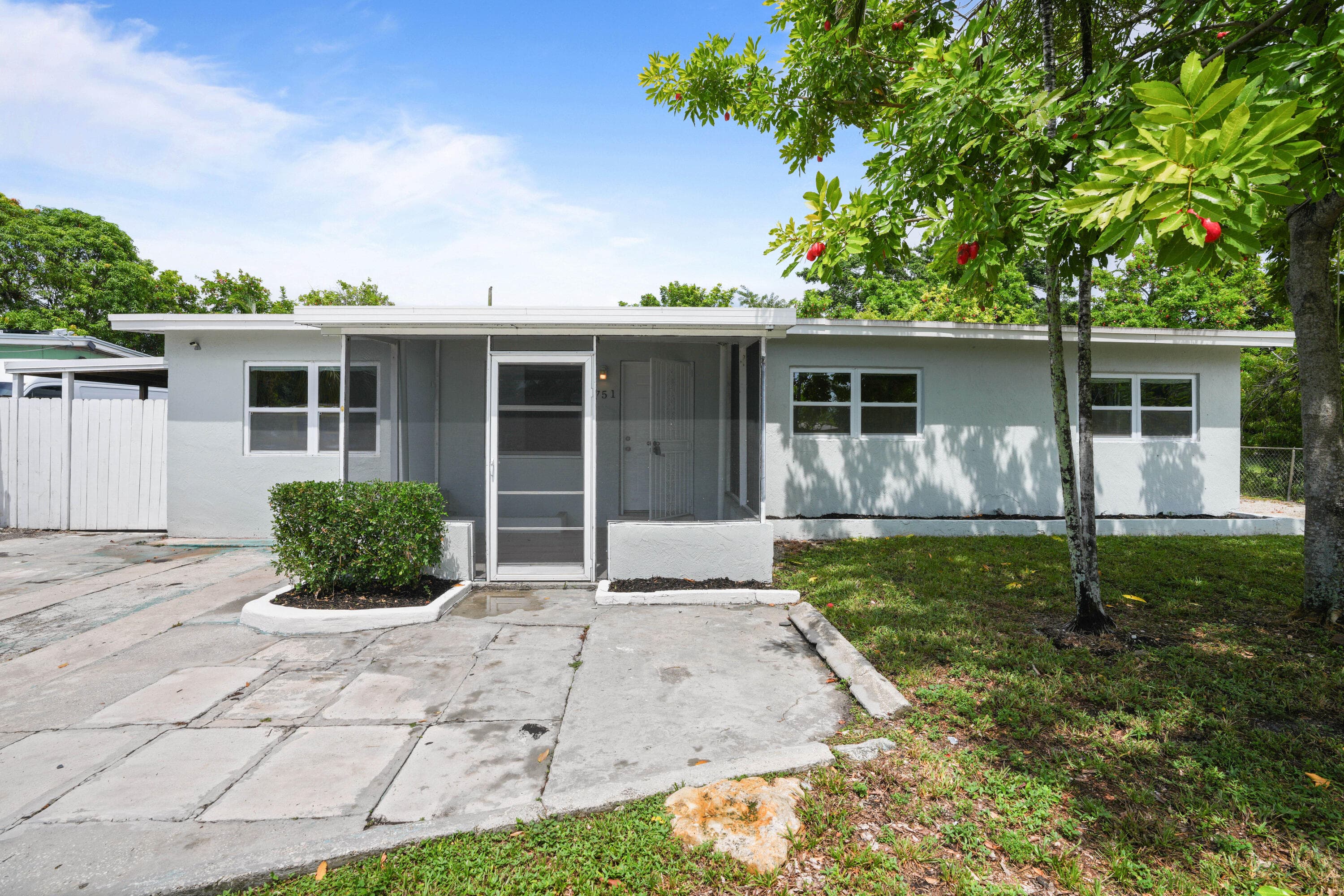 1751 LAUDERDALE MANOR Drive