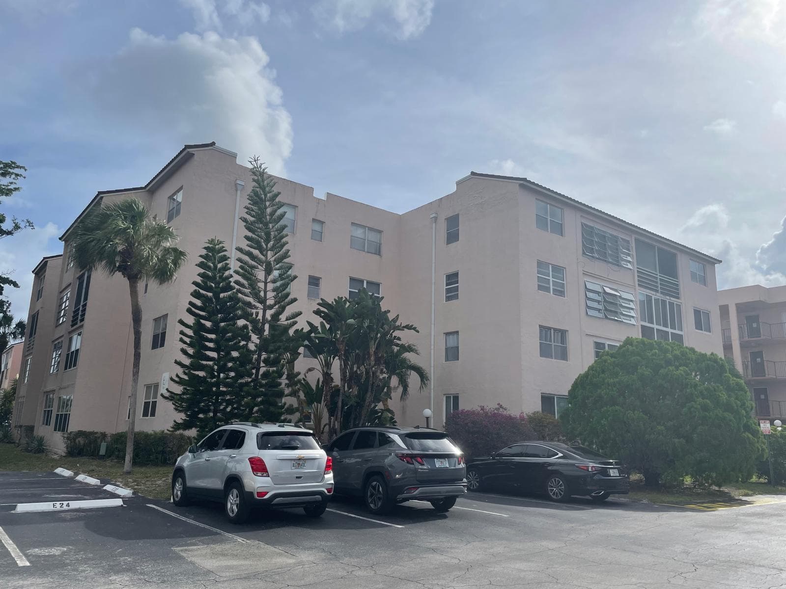 2851 SOMERSET Drive #111