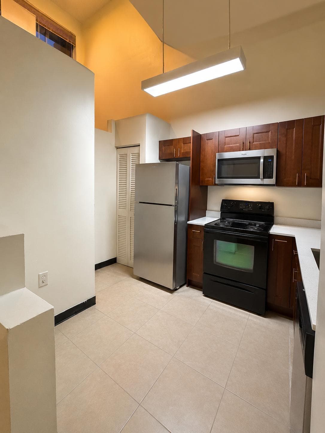 21202 GLENMOOR Drive #21202