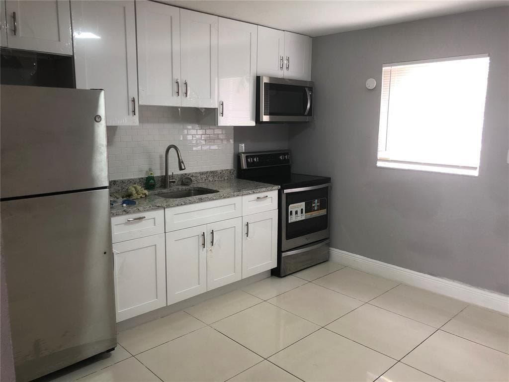 839 NW 14TH Way #1