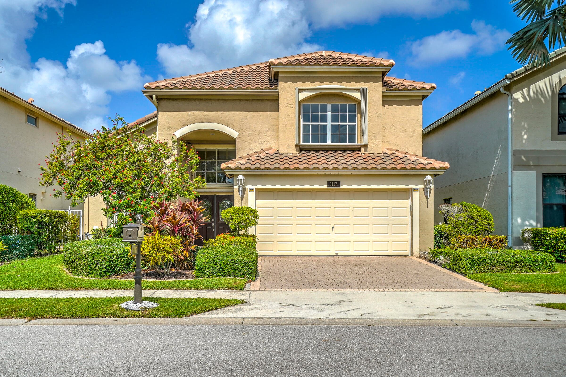 1117 AVONDALE Court