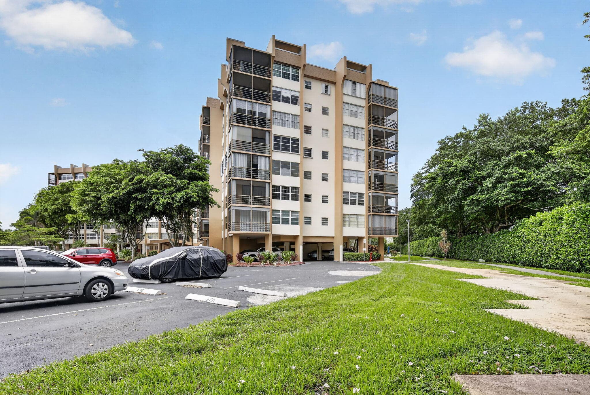 1400 Saint Charles Place #313