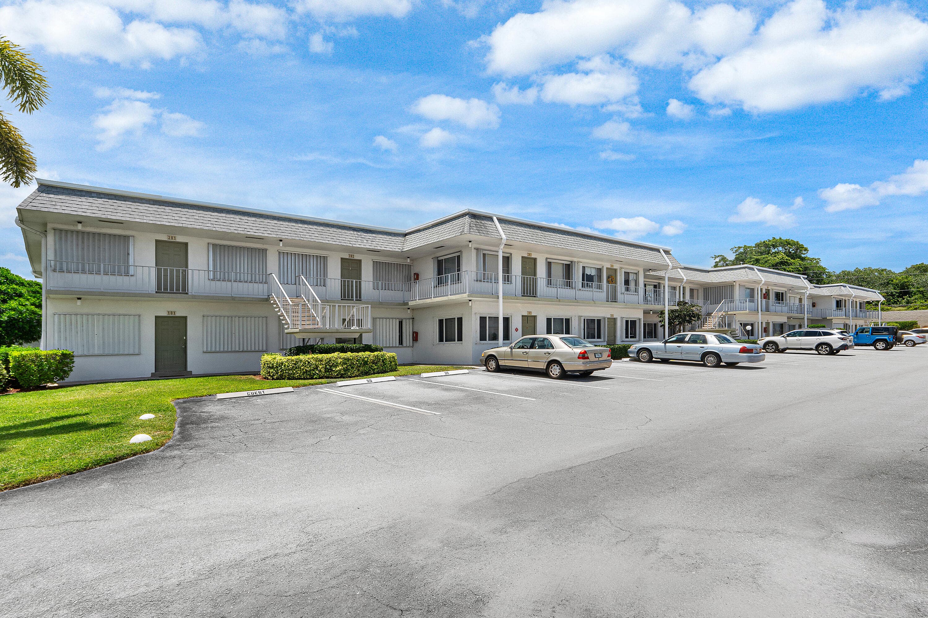 3160 Lake Osborne Drive #Bldg 6 unit 206