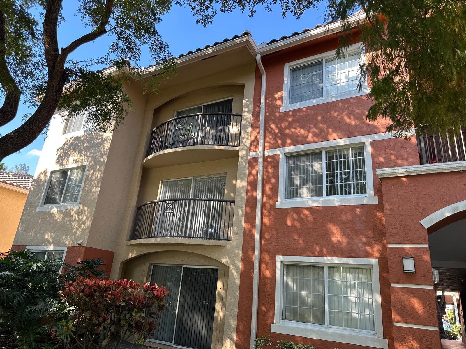 4179 N HAVERHILL Road #609