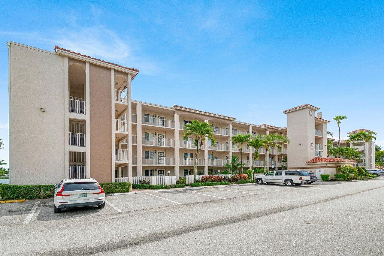 6112 Huntwick Terrace #102