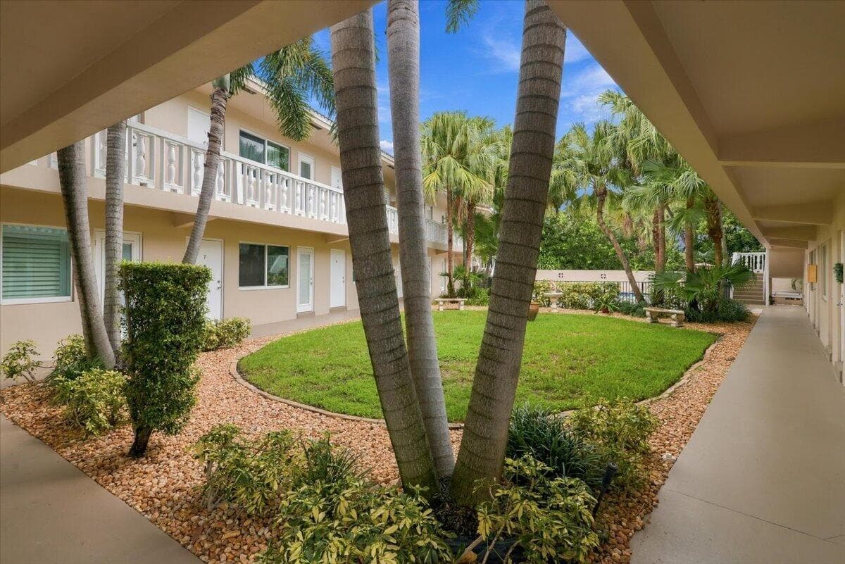 2110 NE 39TH Street #8B