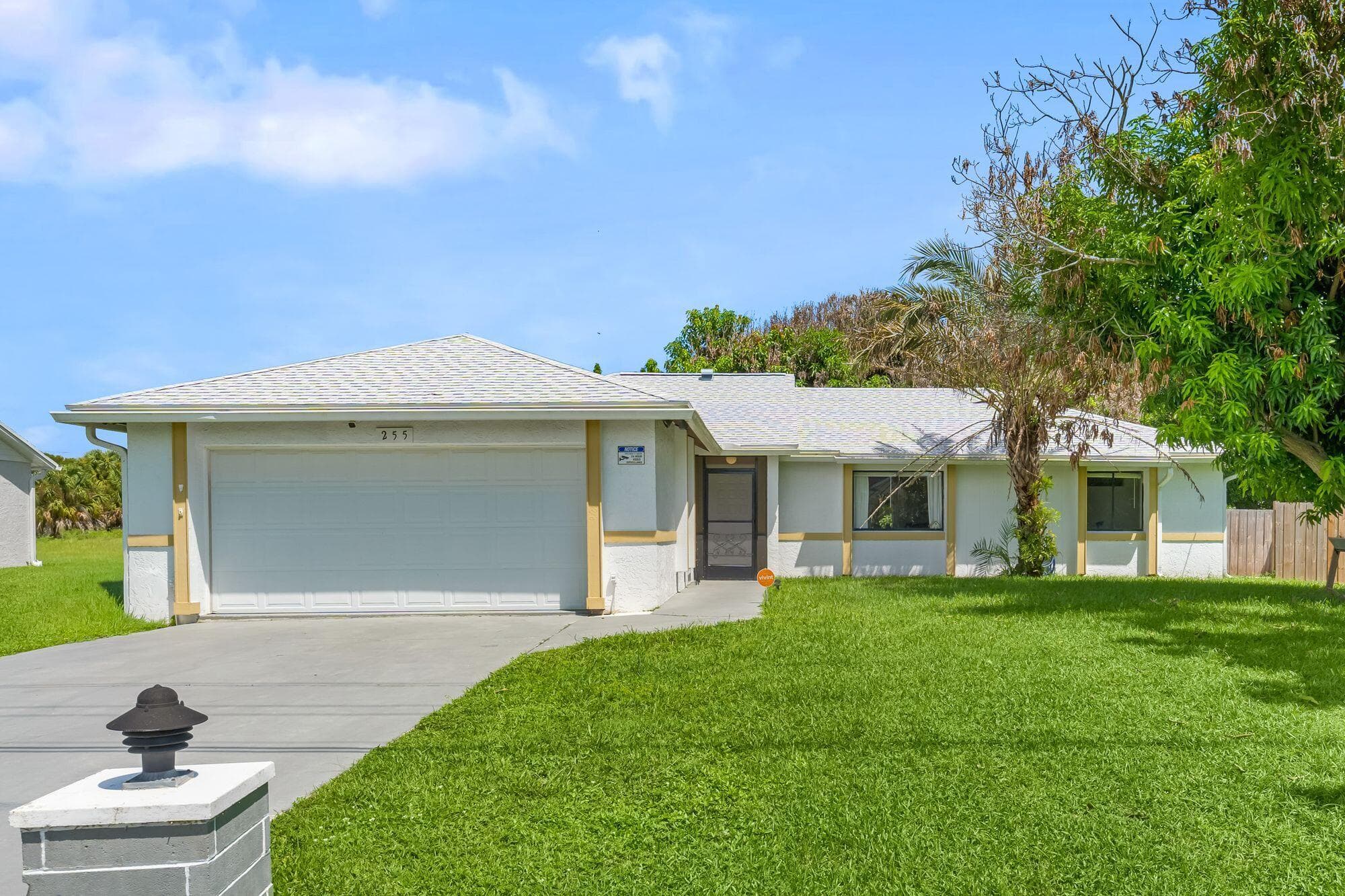 255 SW GLENWOOD Drive