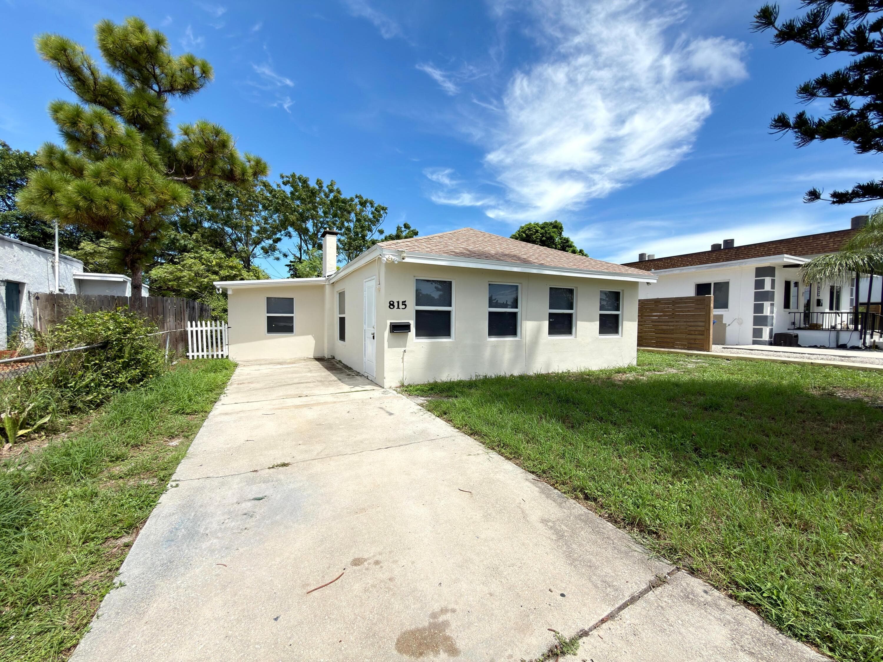 815 BAYBERRY Drive
