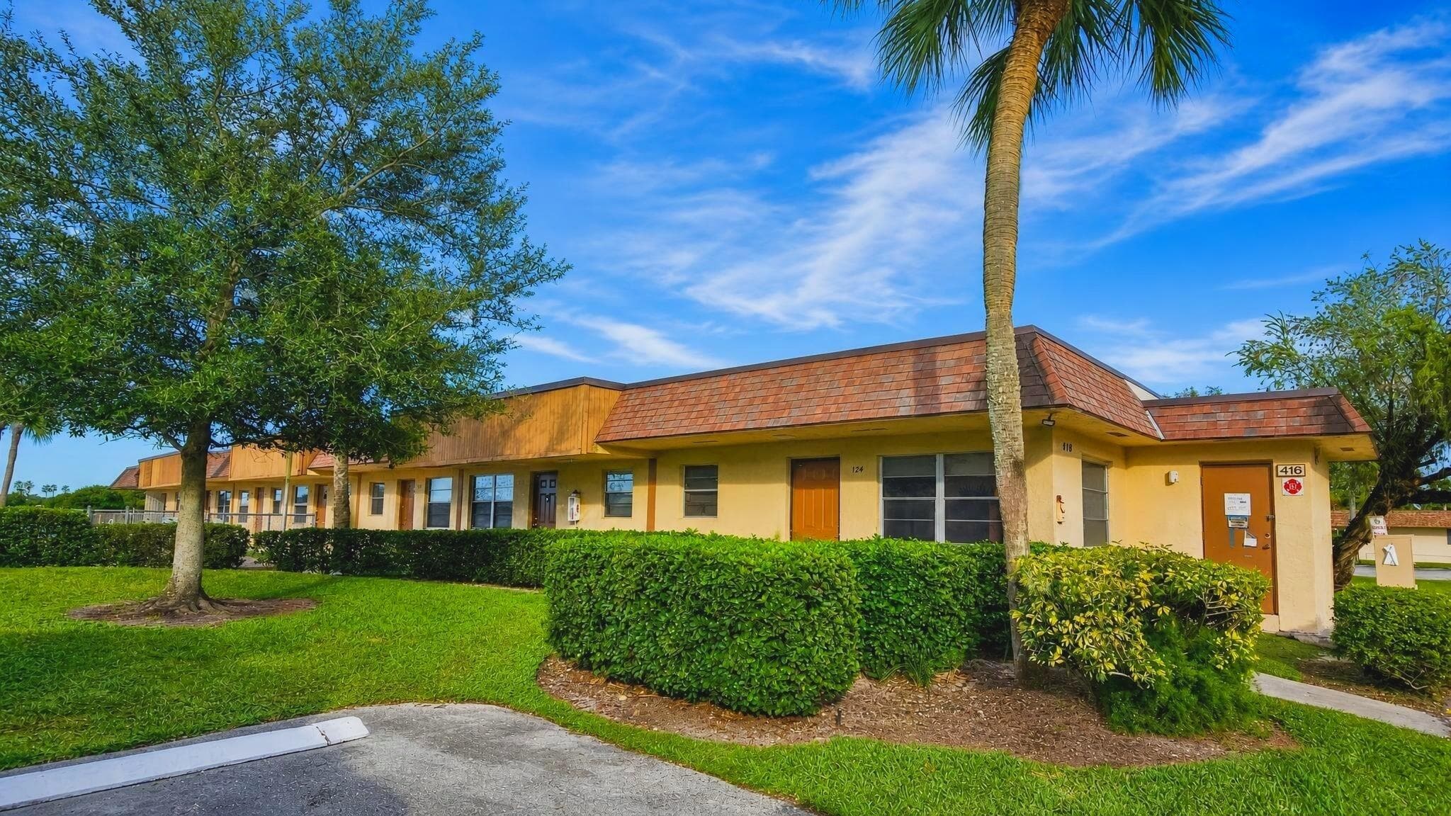 416 LAKESIDE Drive #129