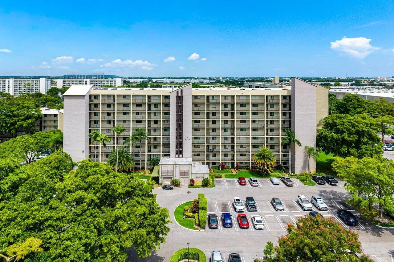 2205 S CYPRESS BEND Drive #103