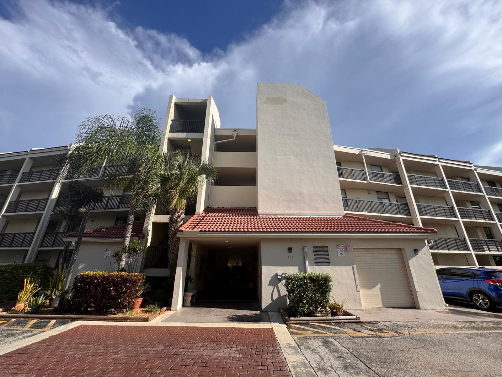 115 LAKE EMERALD Drive #410