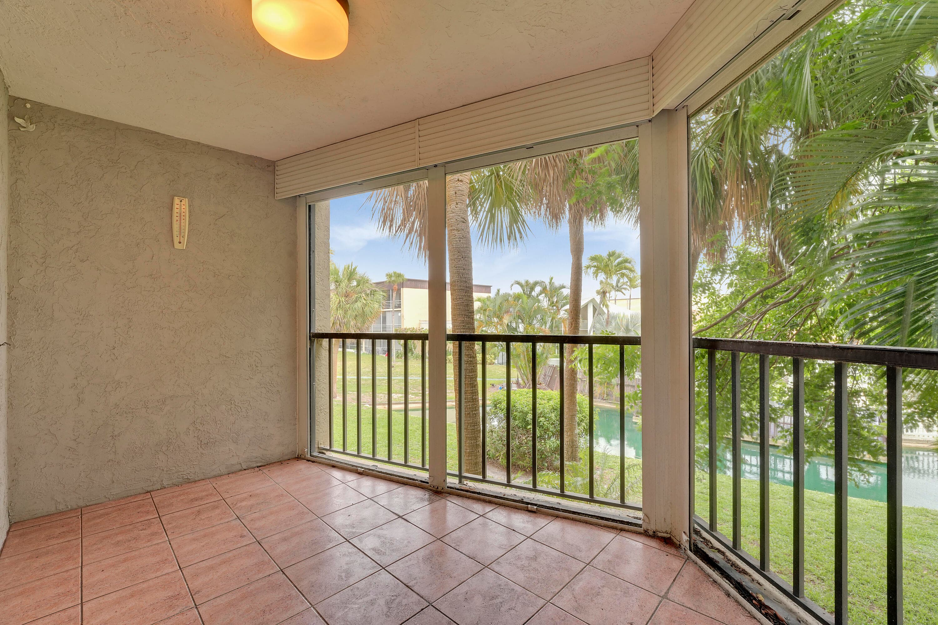 890 N FEDERAL Highway #208
