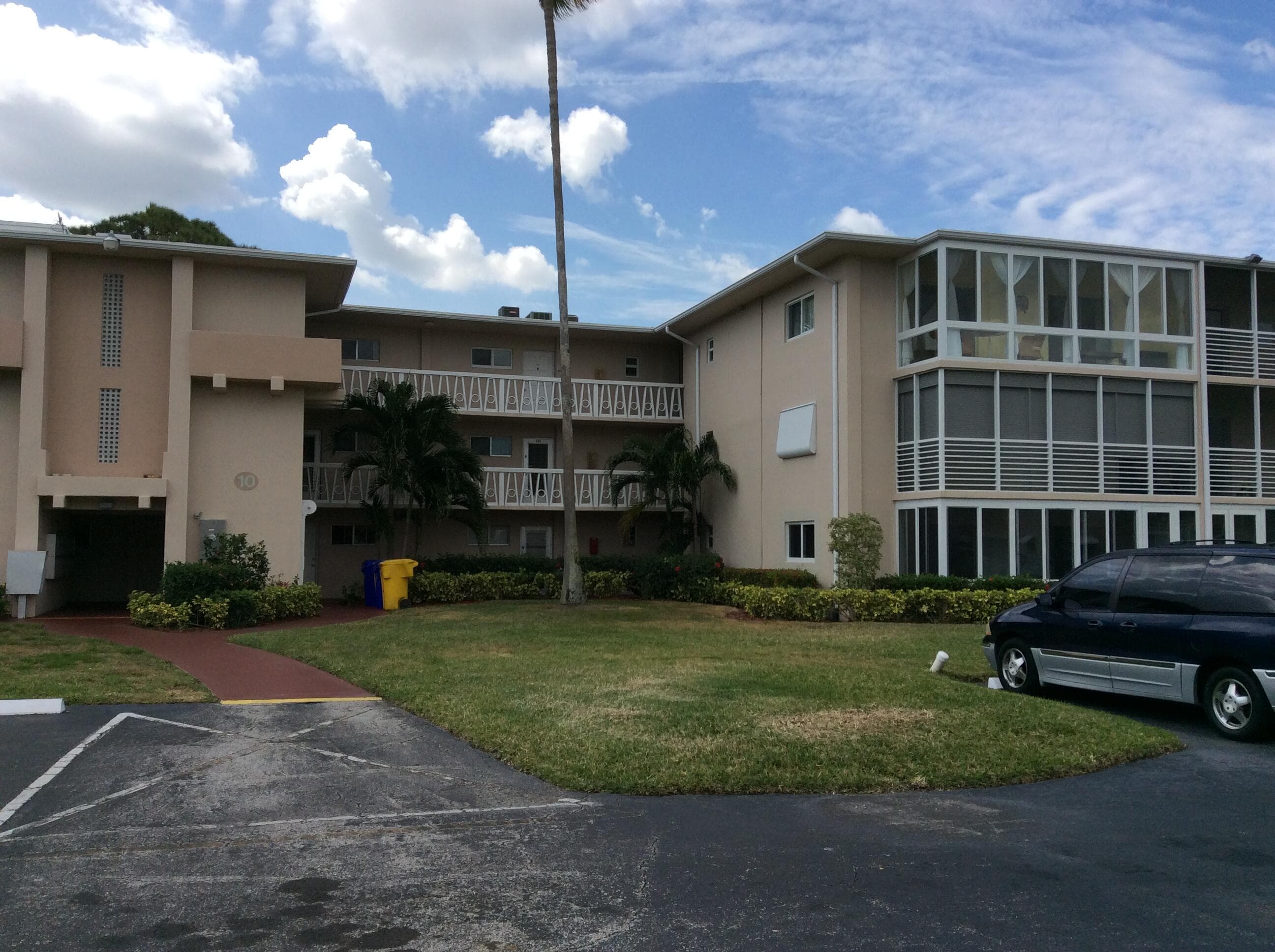 2562 GARDEN Drive N #204