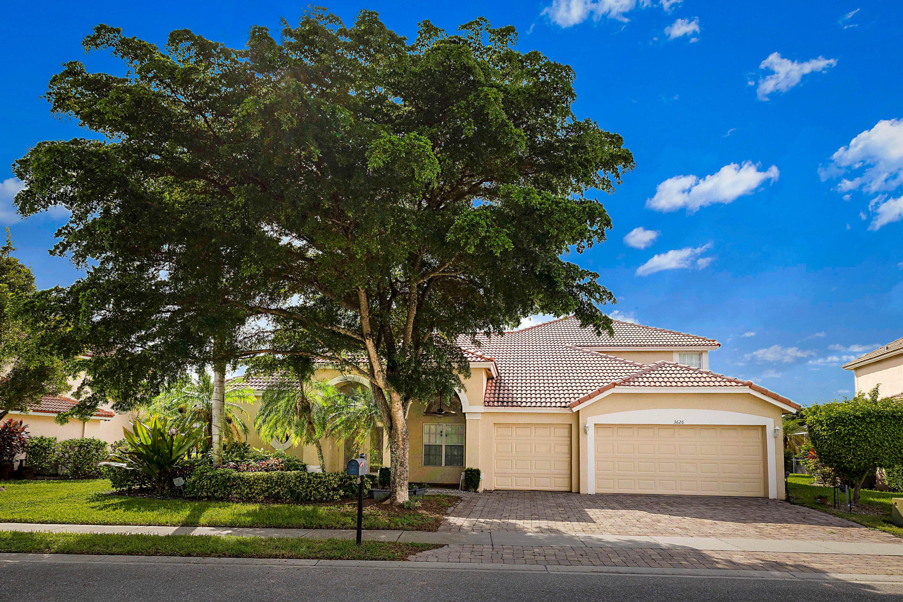 3626 E HAMILTON Key