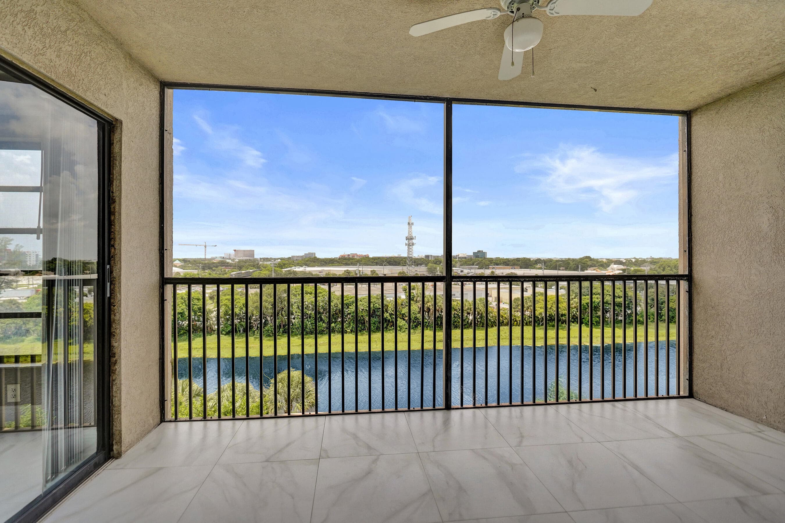 2200 S CYPRESS BEND Drive #707