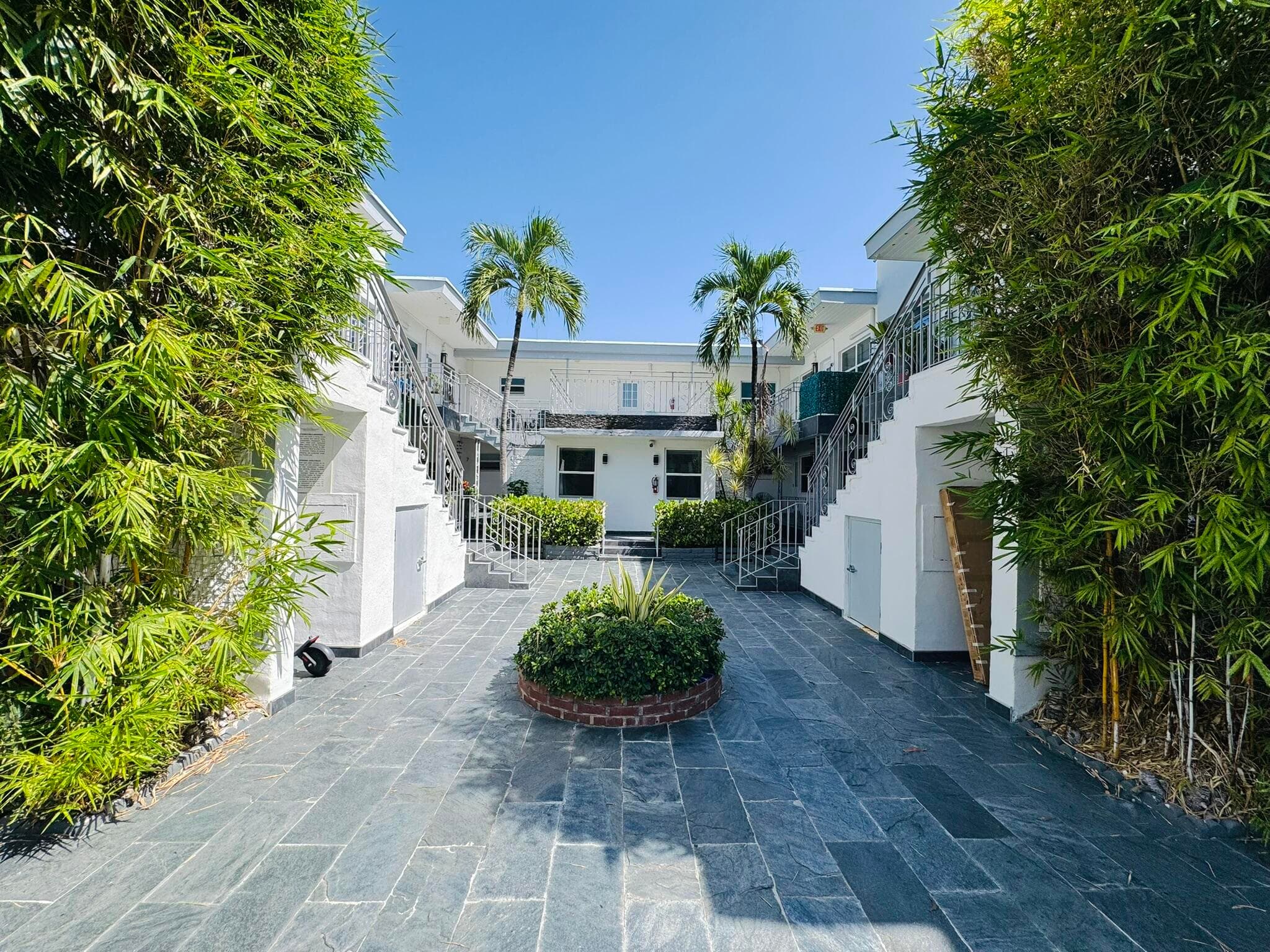 935 8TH Street #18
