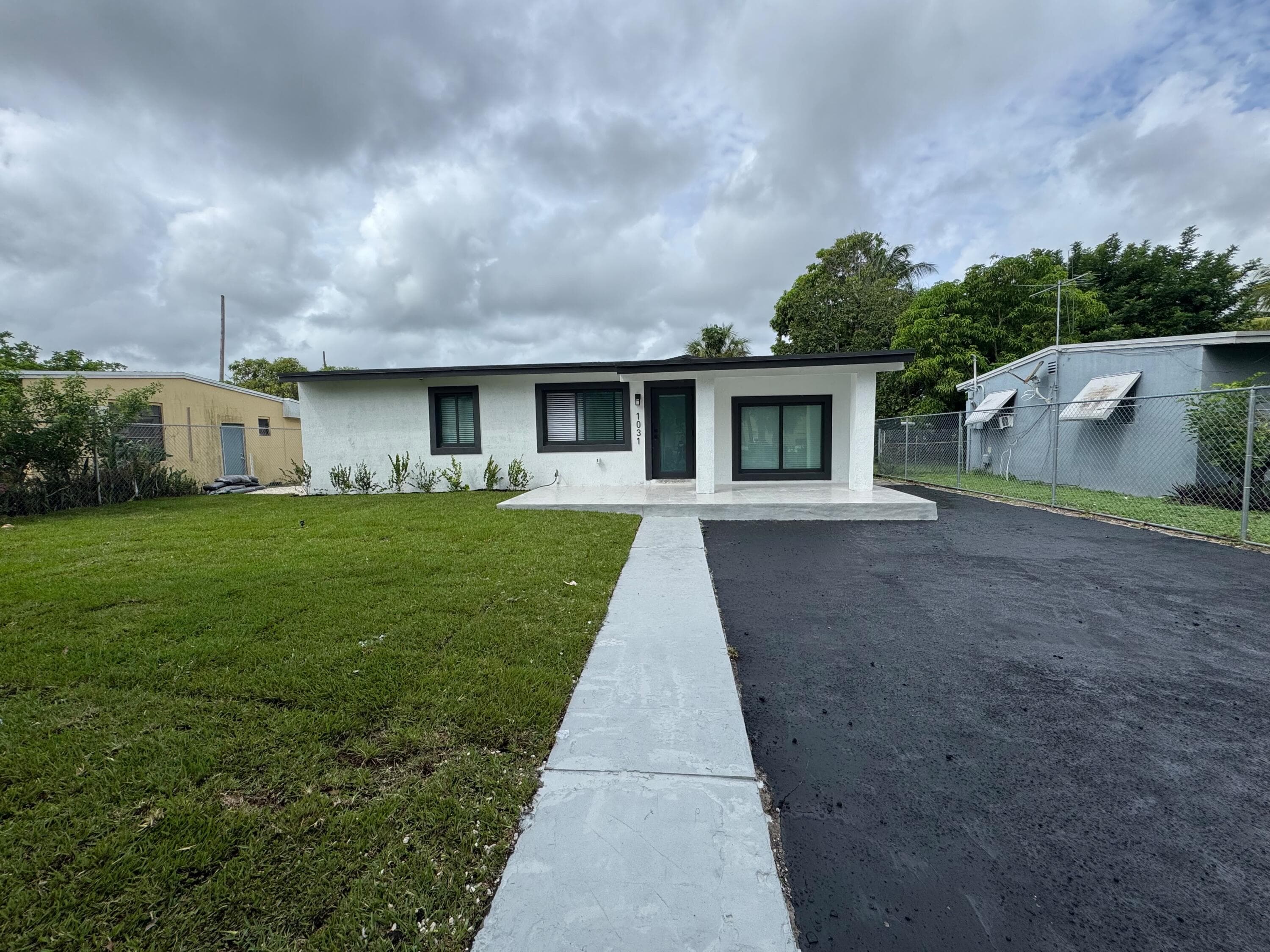 1031 NW 10TH Avenue