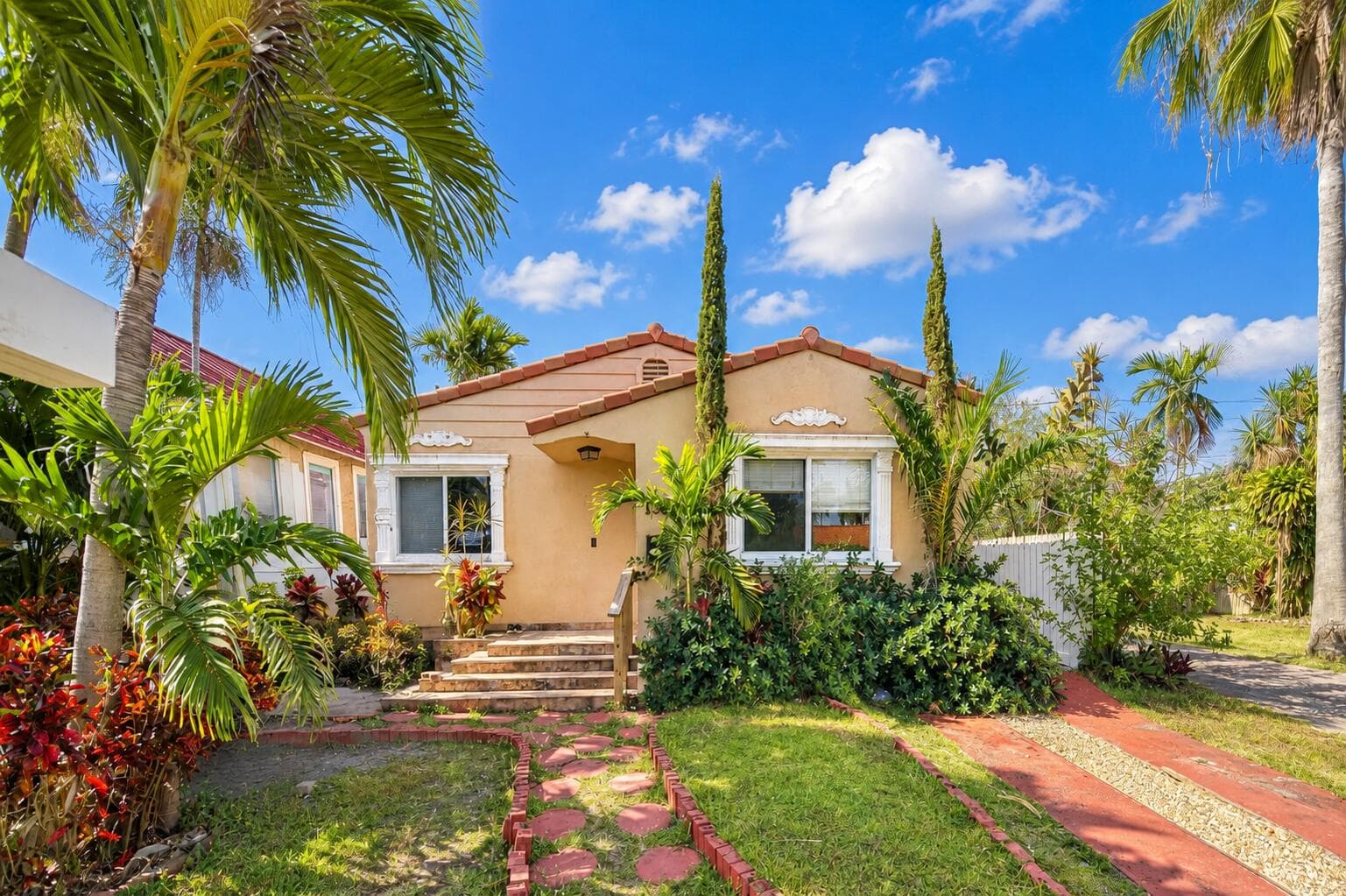 1624 VAN BUREN Street