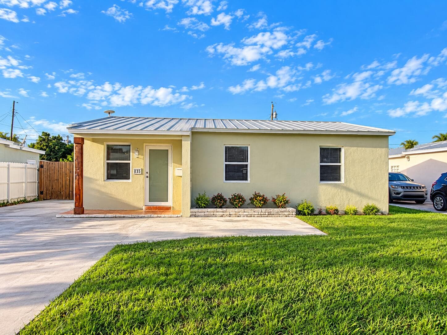 835 FERNWOOD Drive