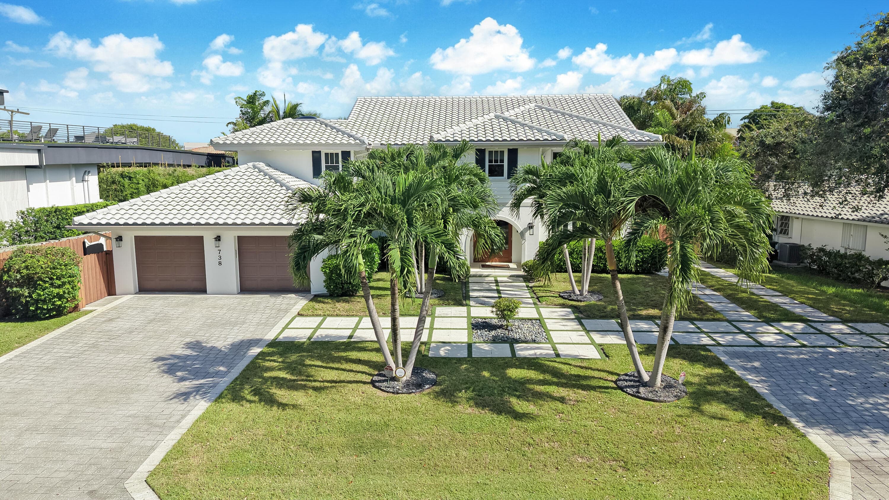 738 MIDDLE RIVER Drive