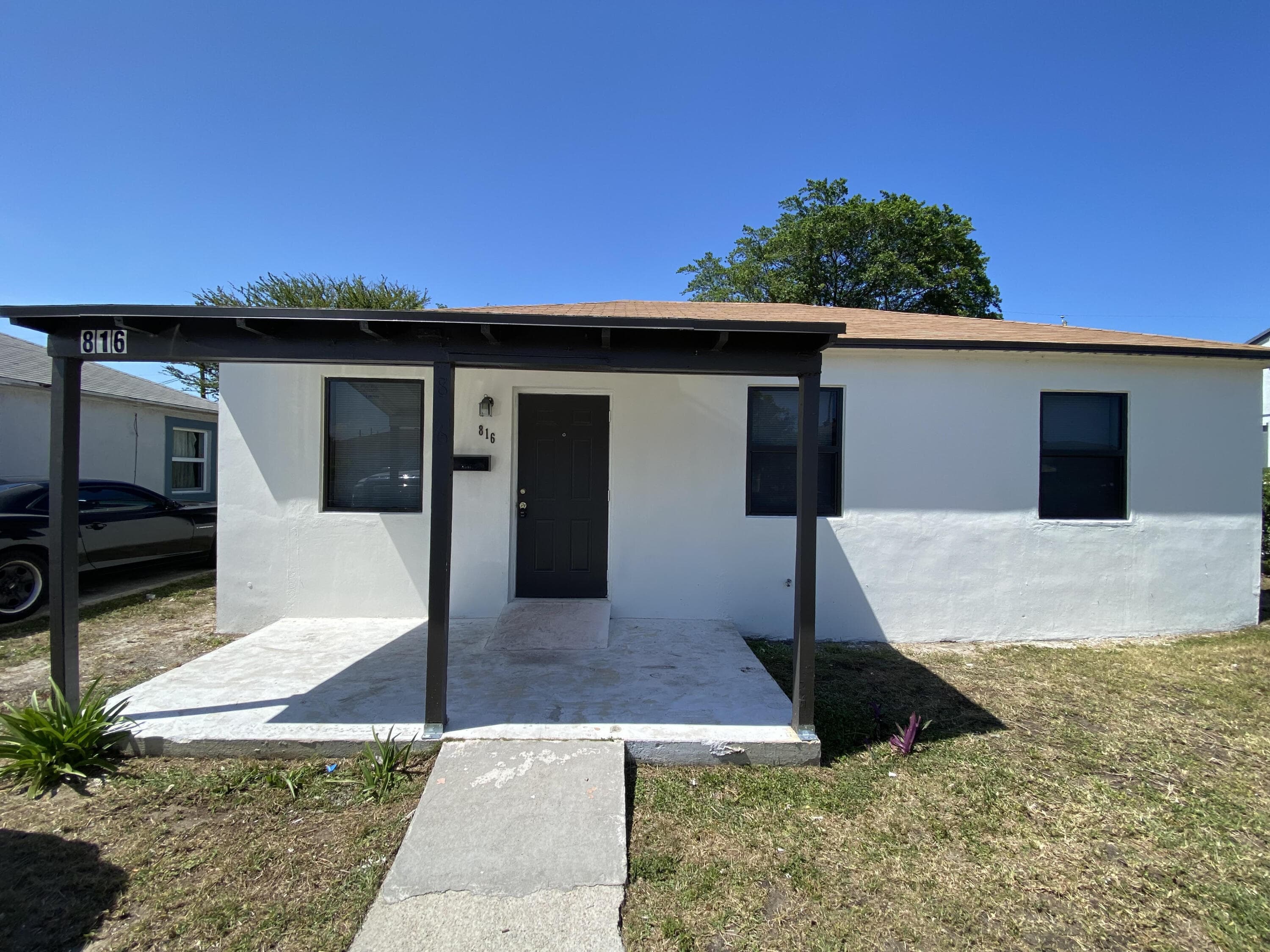 816 W 4th Street