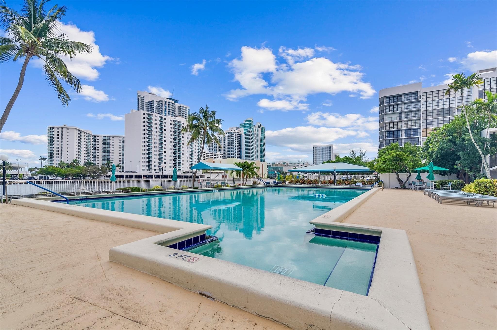 800 PARKVIEW Drive #317
