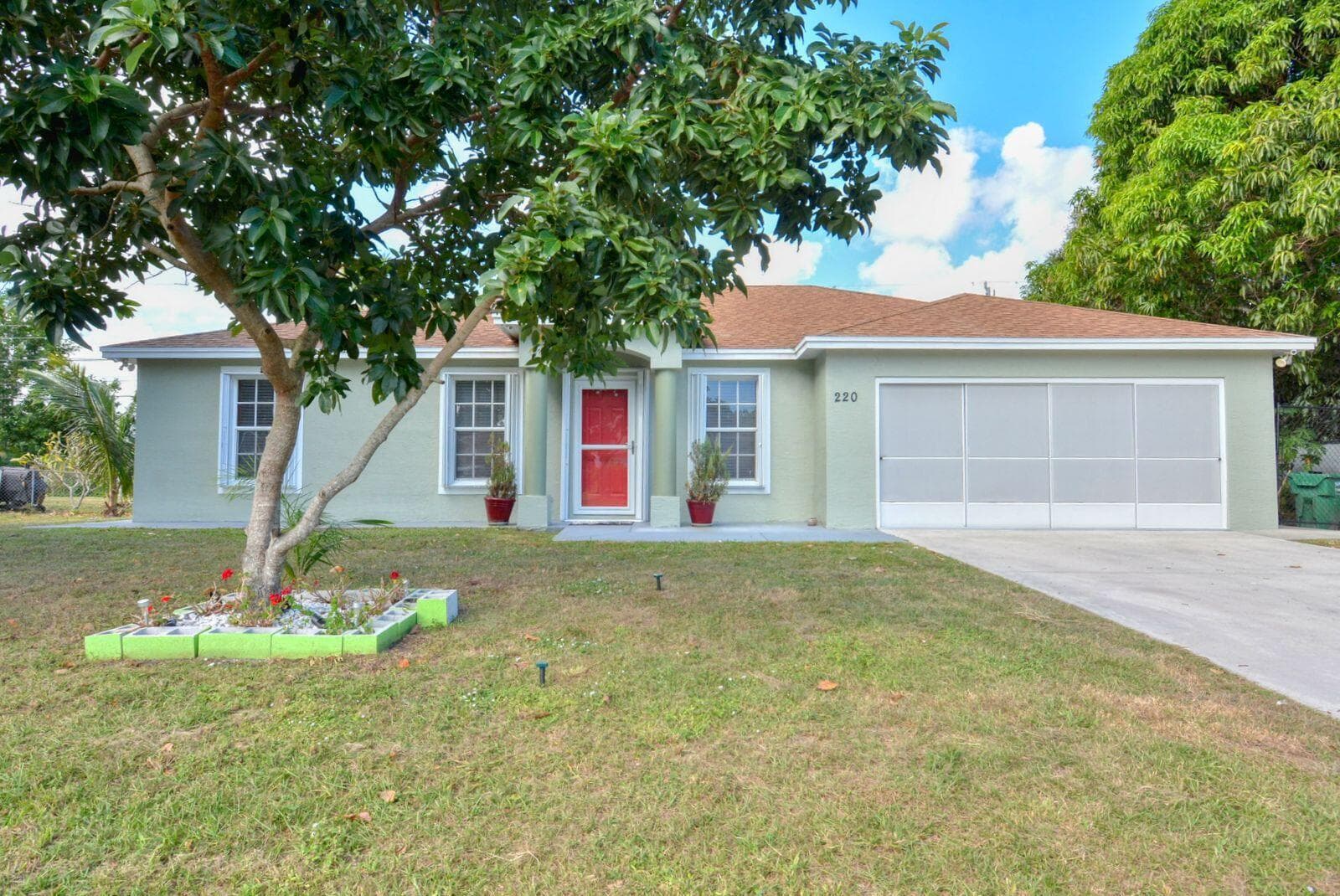220 W Arbor Avenue