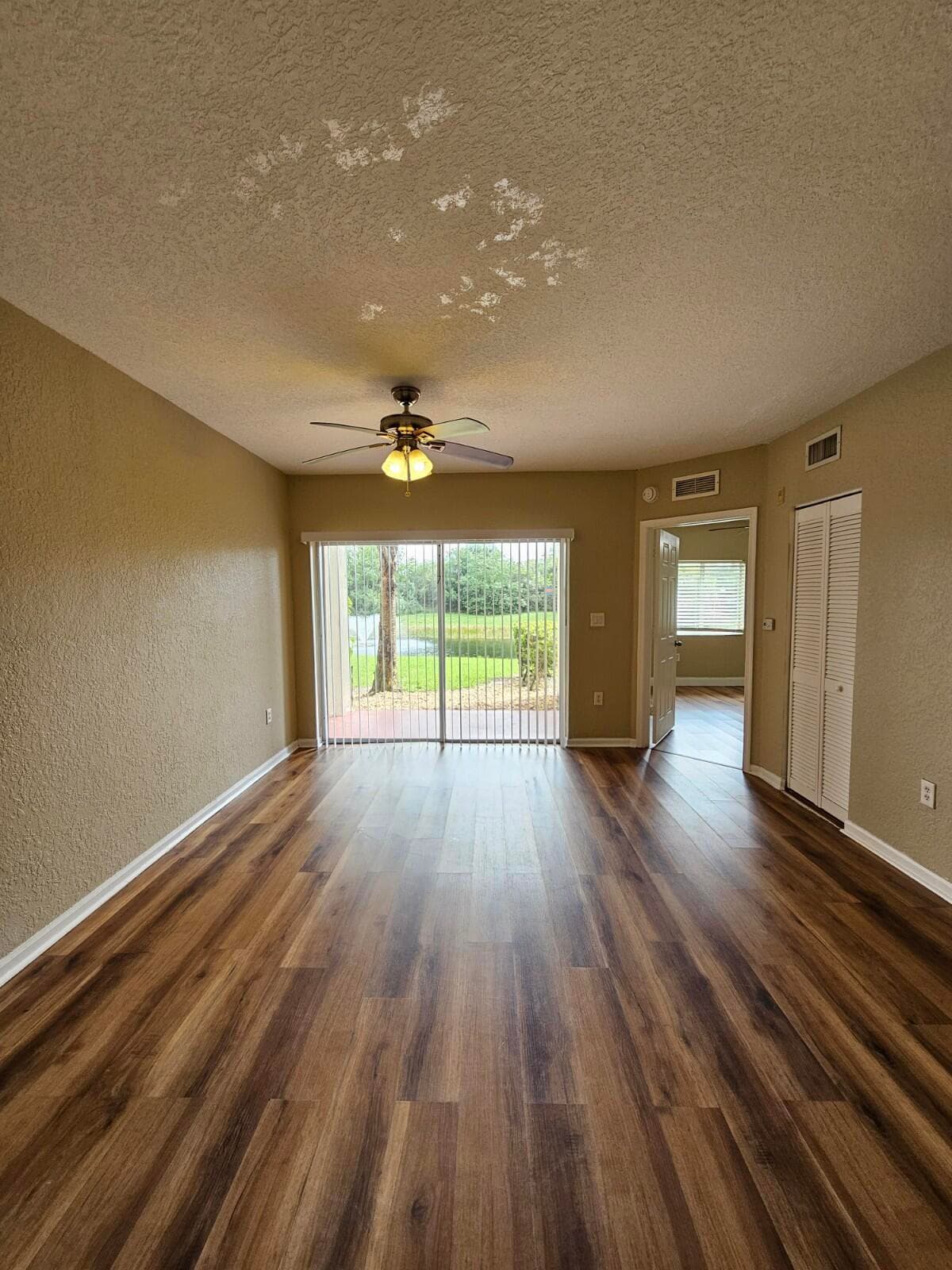 1063 GOLDEN LAKES Boulevard #311