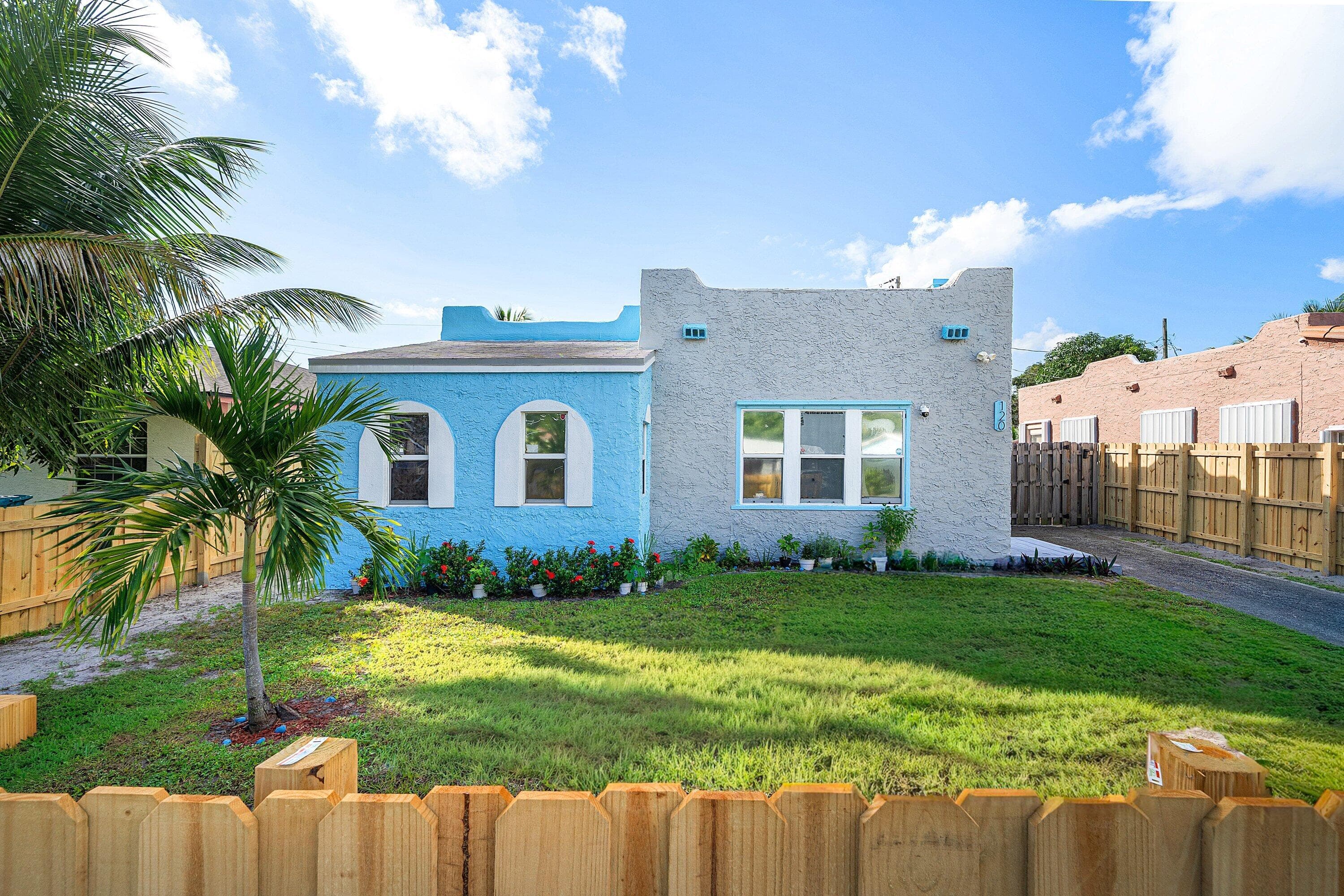 120 NW 4TH Avenue