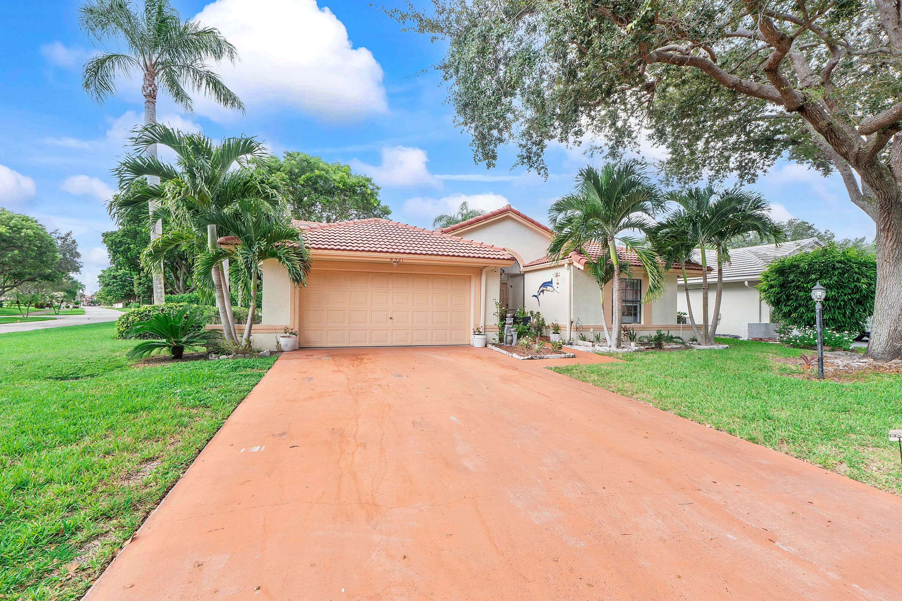 8521 LEEWAY Lane