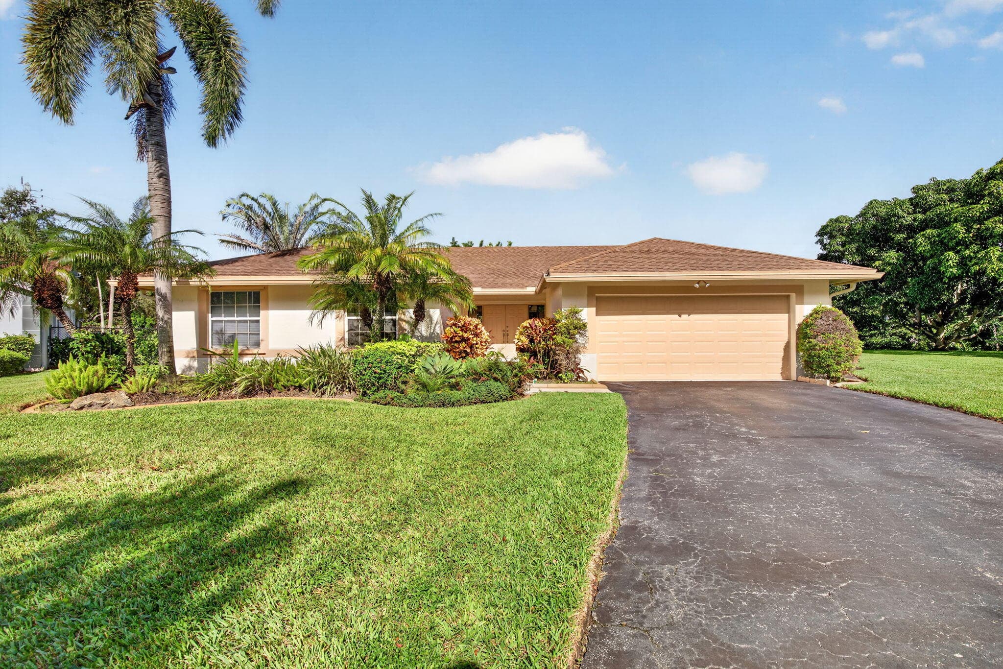 5757 SW 89TH Lane