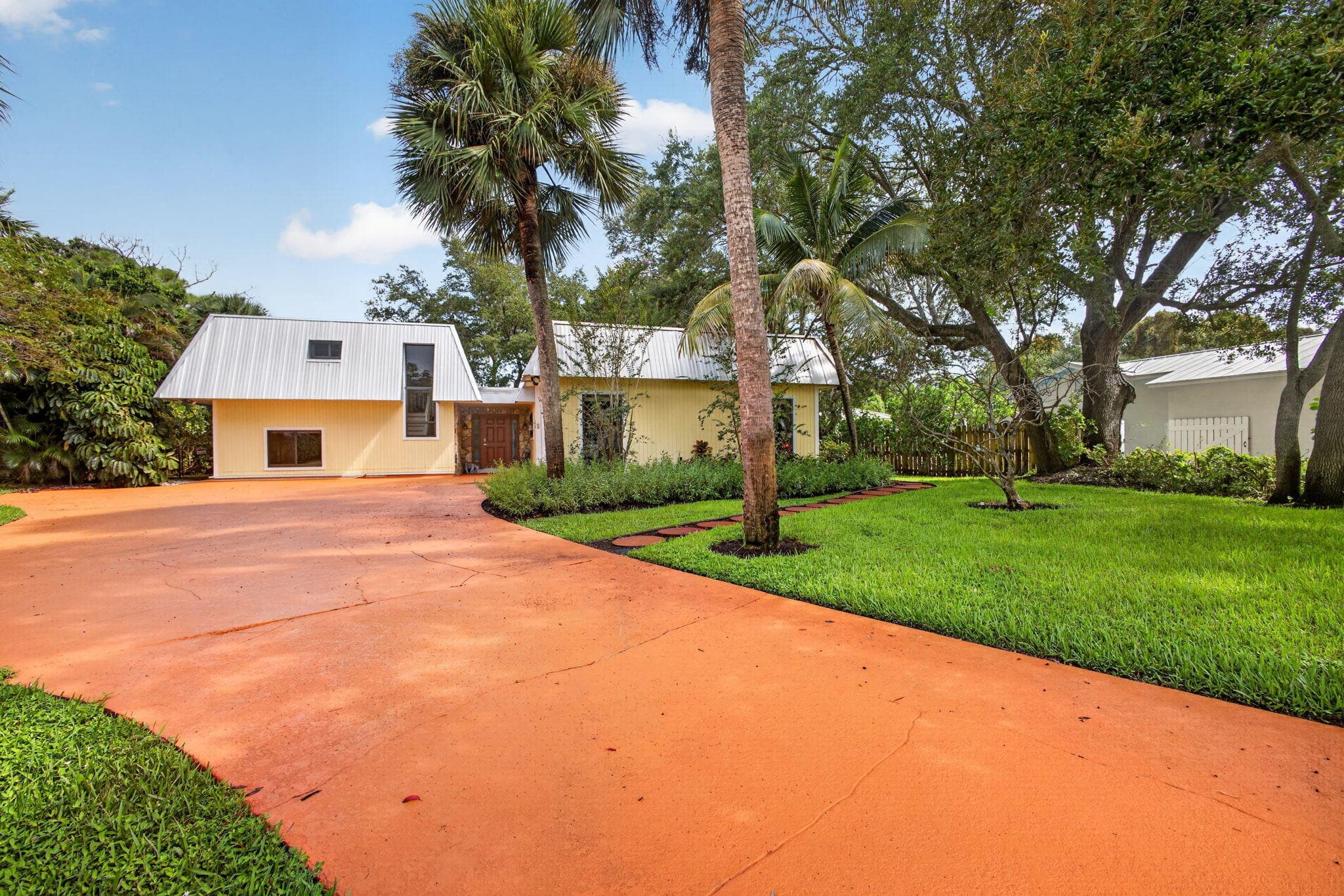 2425 NIKI JO Lane