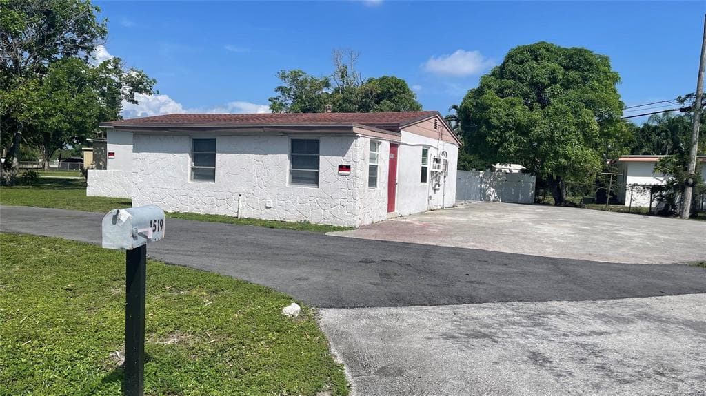 1519 NW 12TH Court