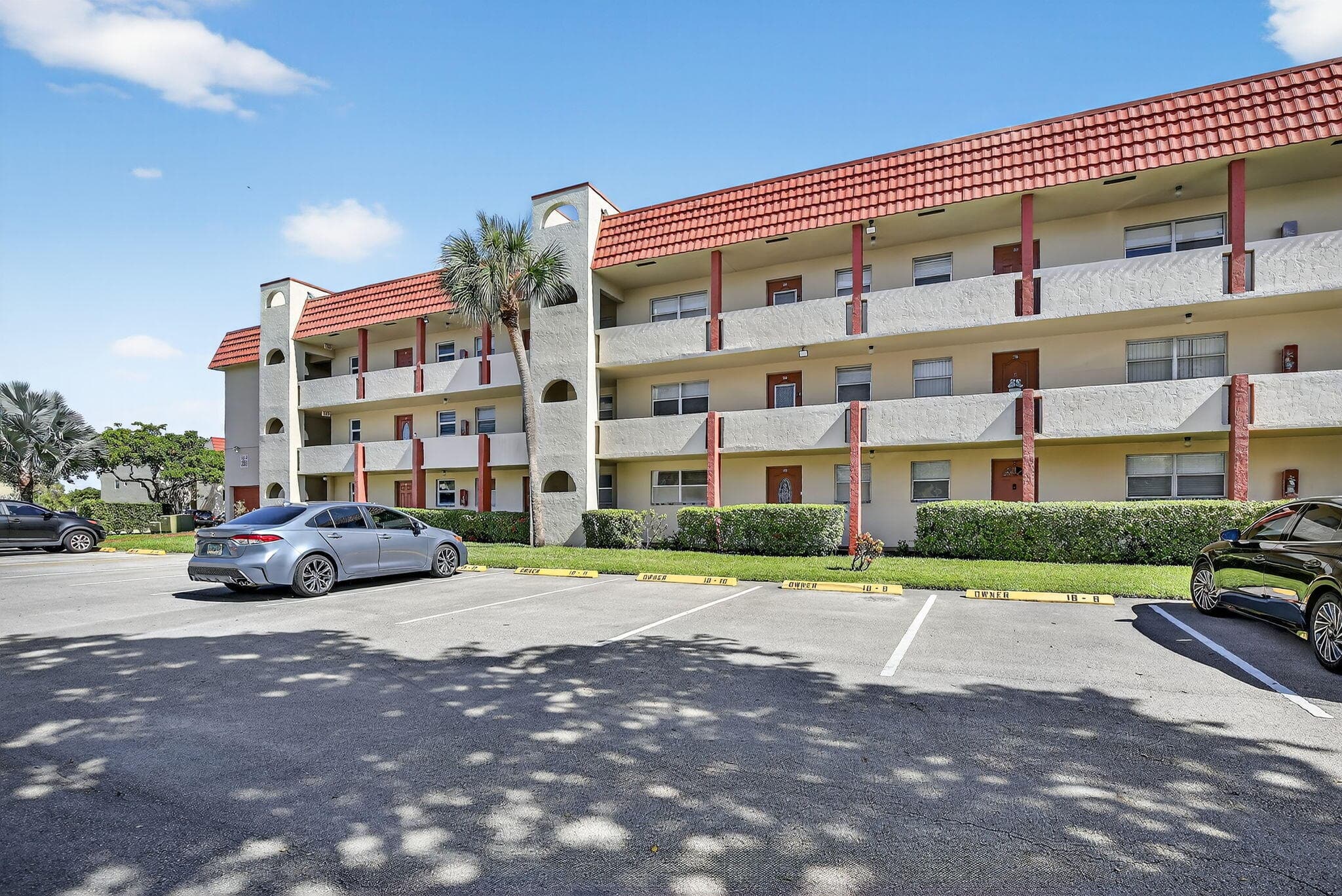 2951 Sunrise Lakes Drive E #107