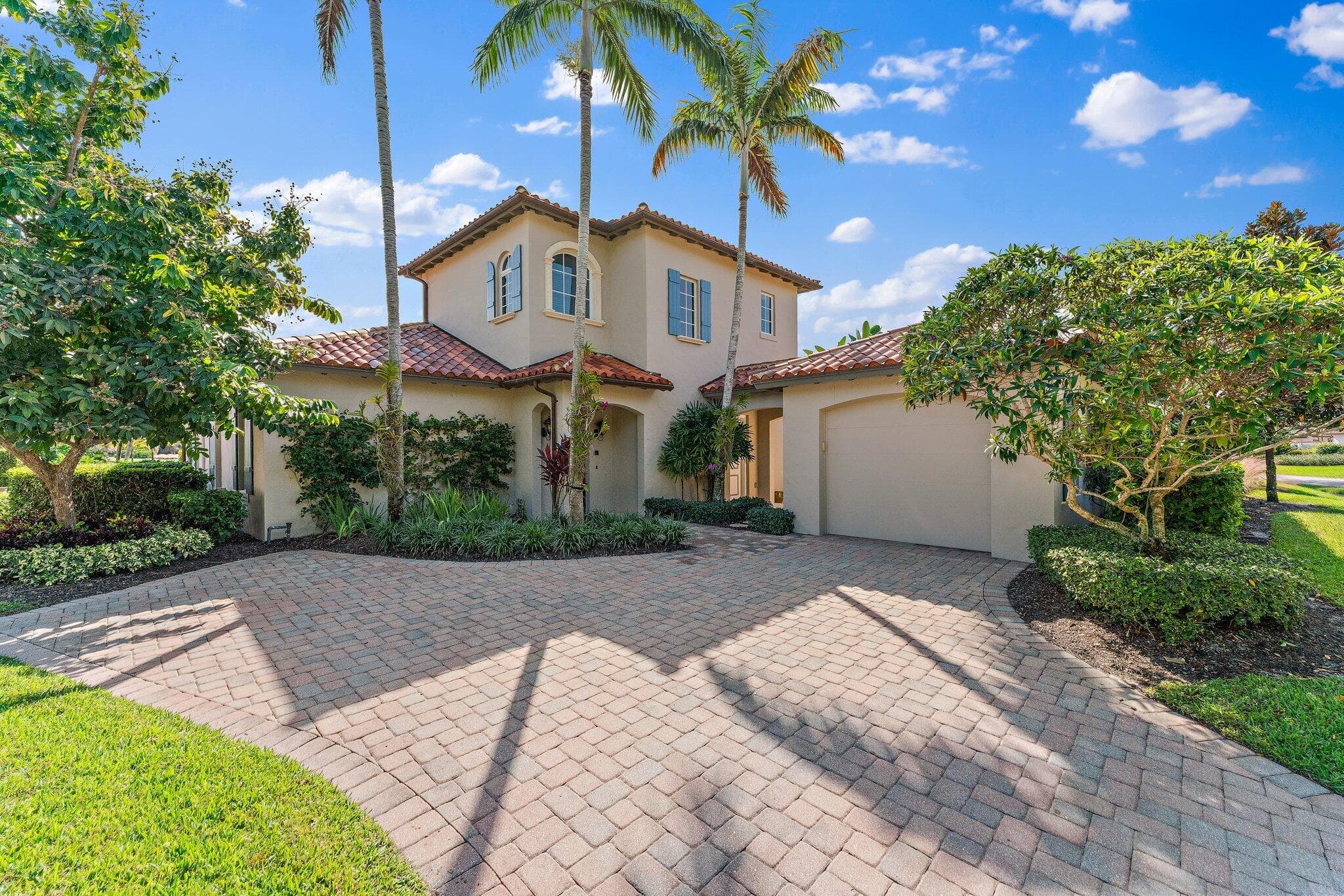 611 White Pelican Way