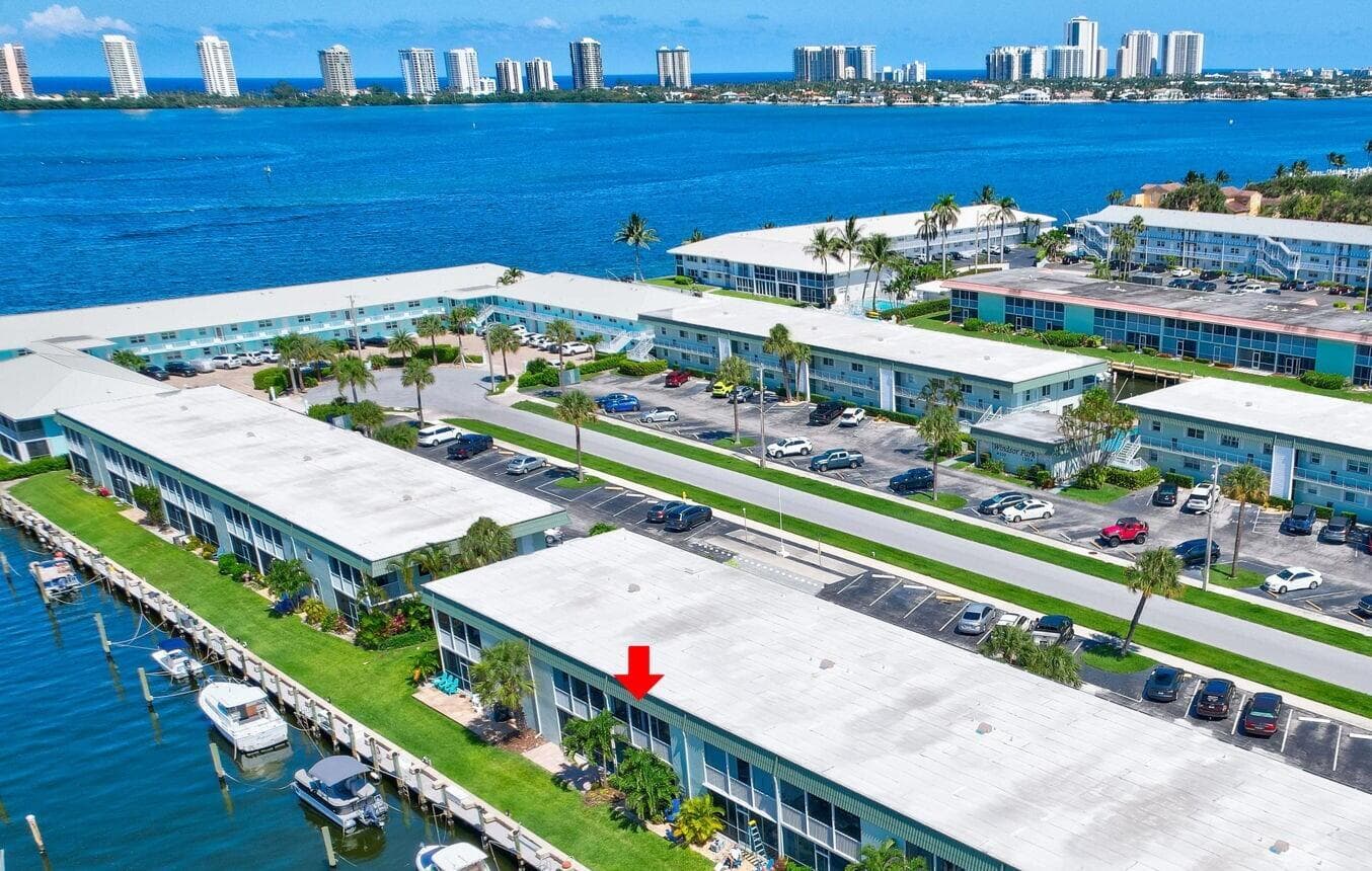 121 Wettaw Lane #211