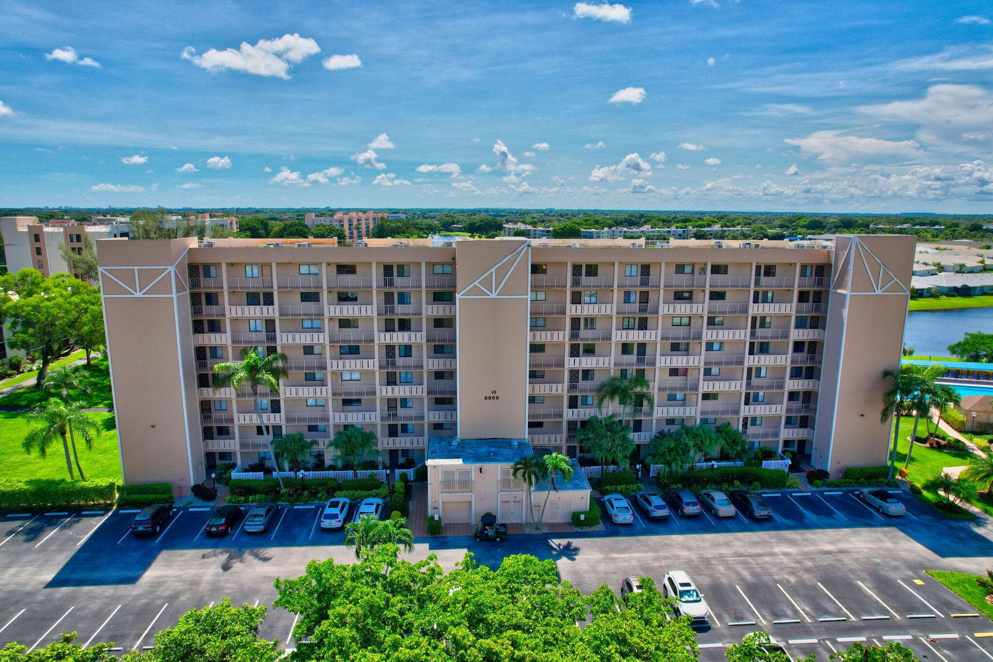6866 Huntington Lane #806