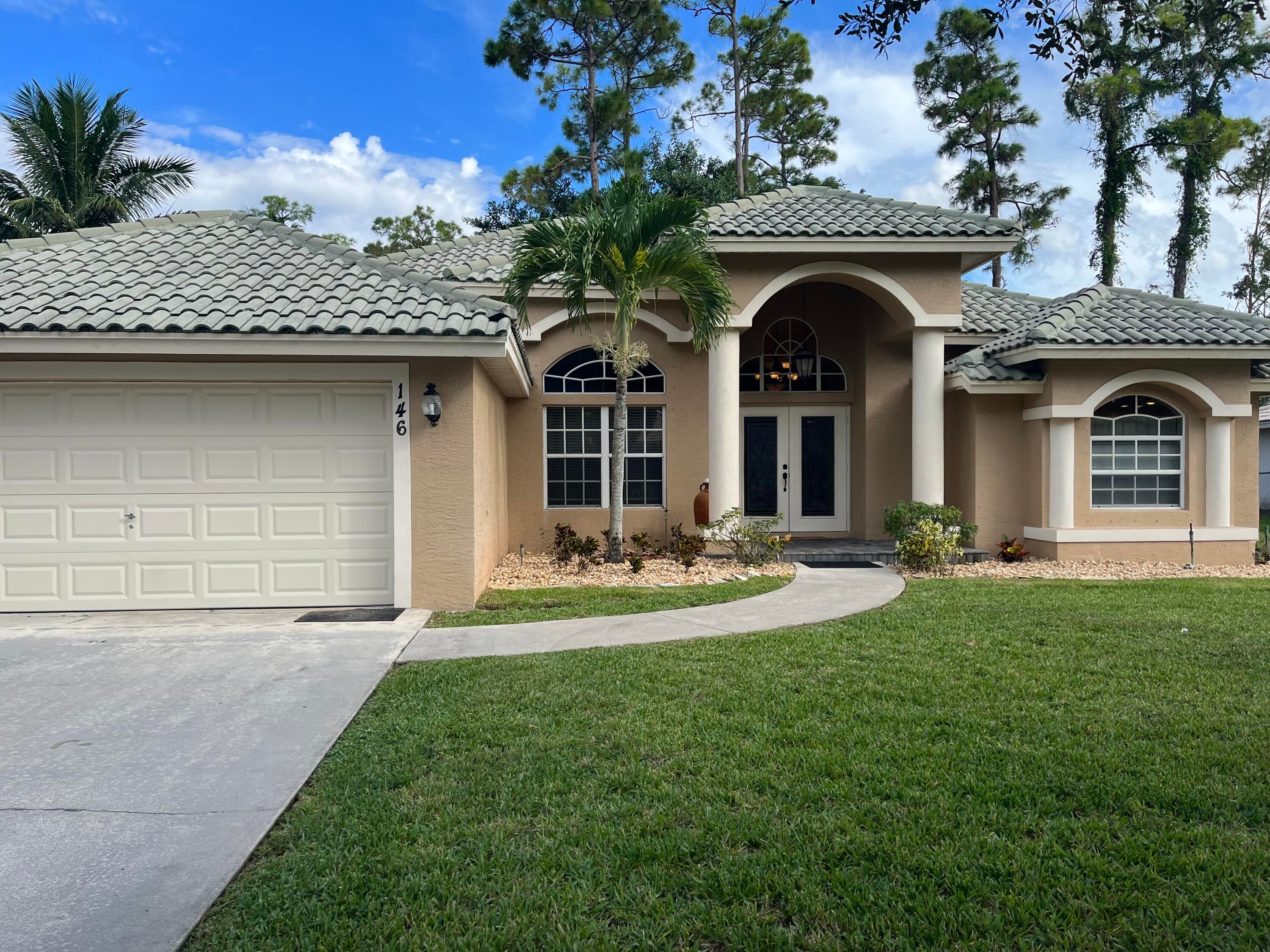 146 Fernwood Crescent
