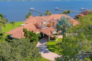 901 SE Riverside Drive