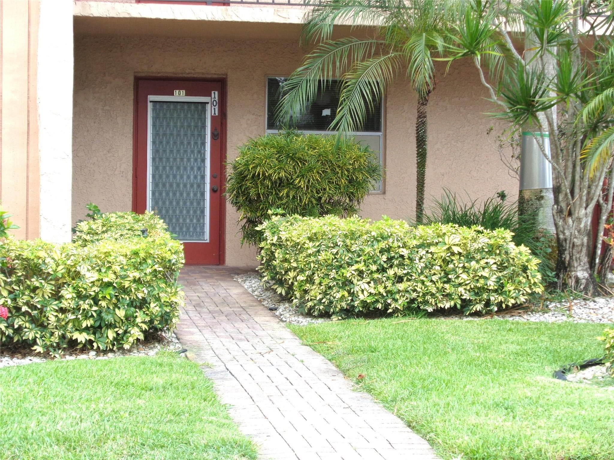 7320 Lake Circle Drive #101