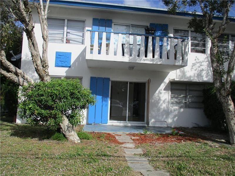 2361 NE 10th Street #5