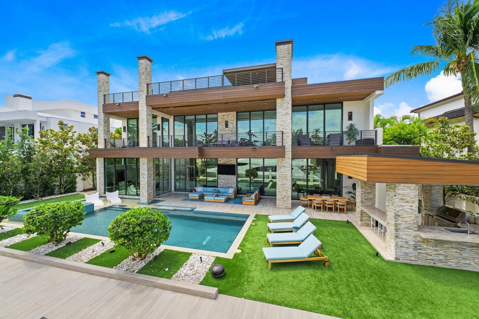 2437 Delmar Place