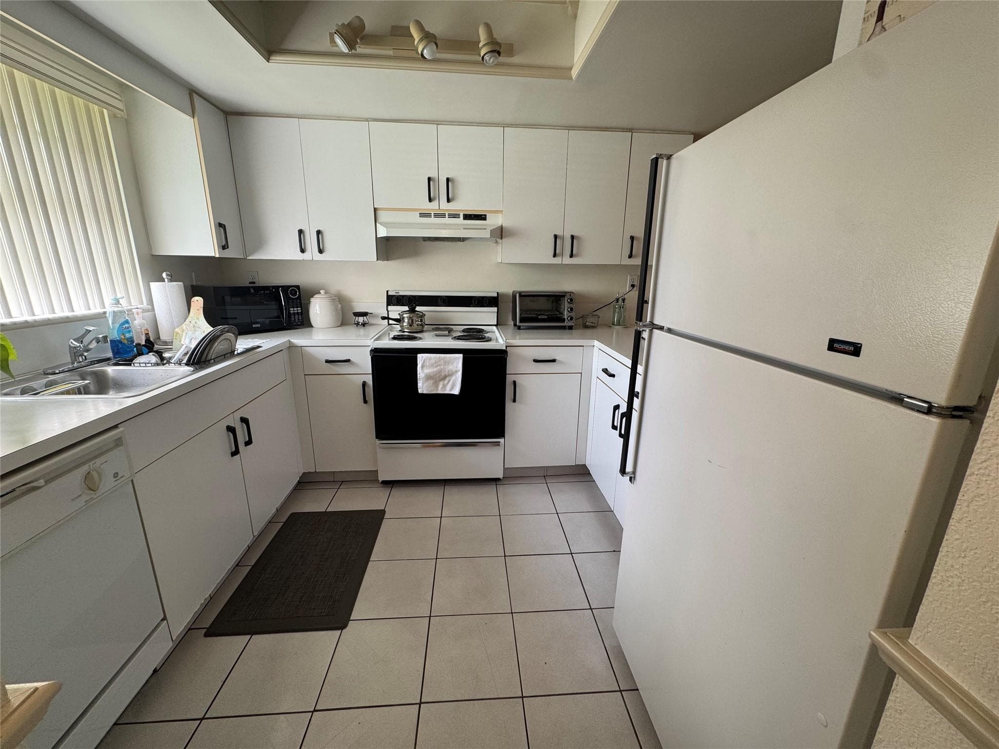 11183 NW 7th Street #202