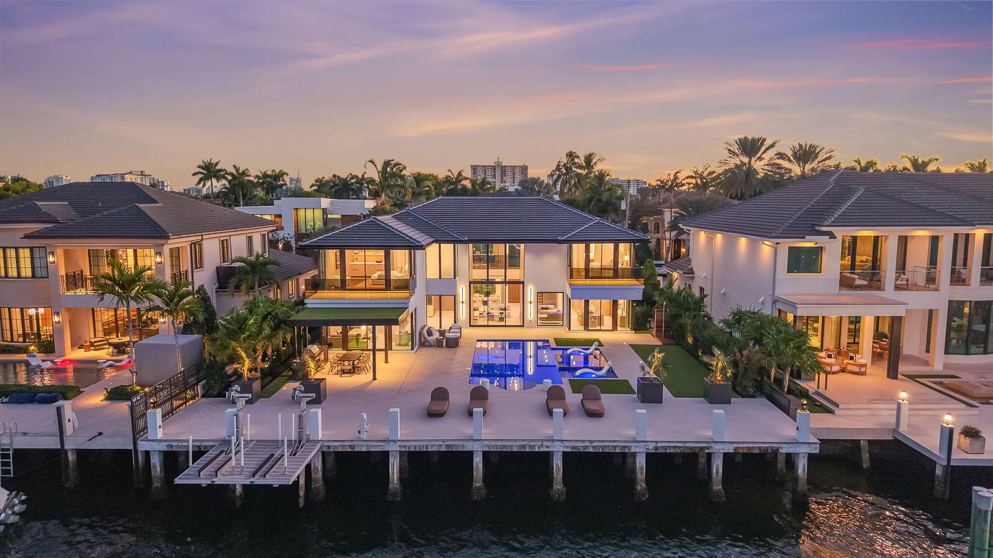 2533 Aqua Vista Boulevard